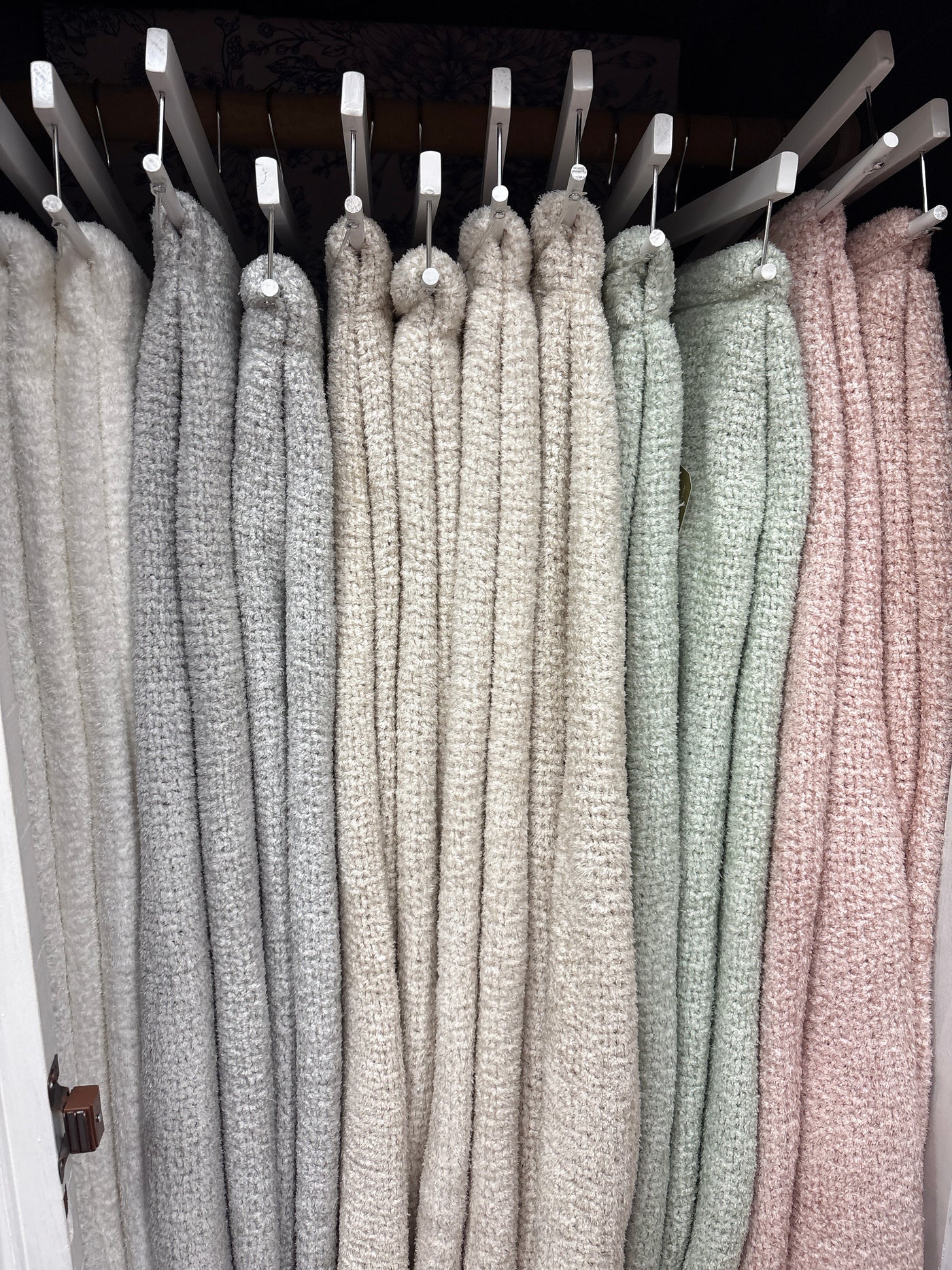 Light Knit Throw Blanket