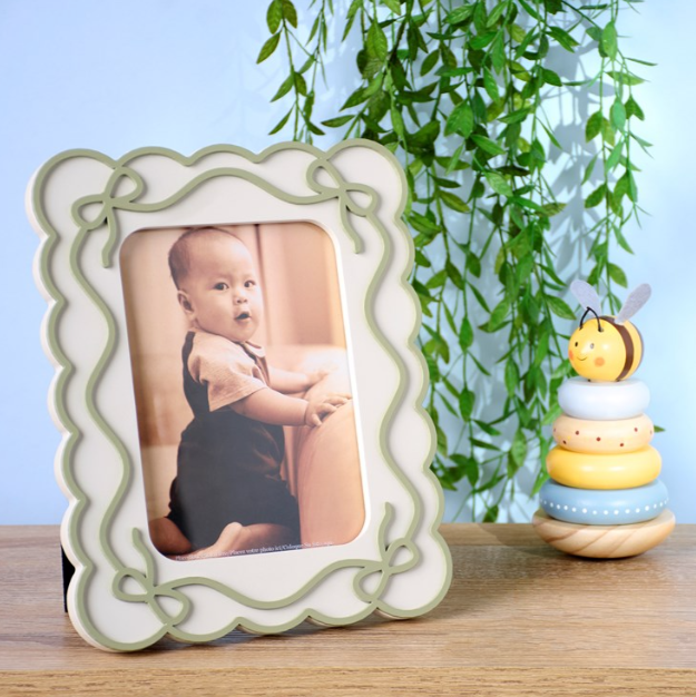Green Scalloped Photo Frame