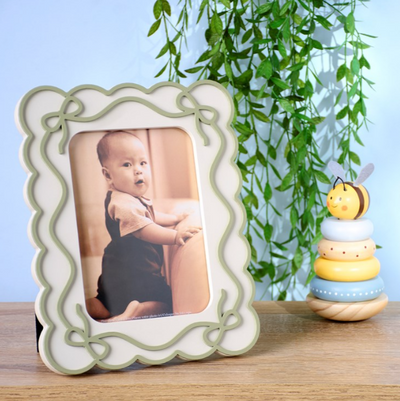 Green Scalloped Photo Frame